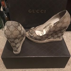 AUTHENTIC Gucci print wedge espadrilles